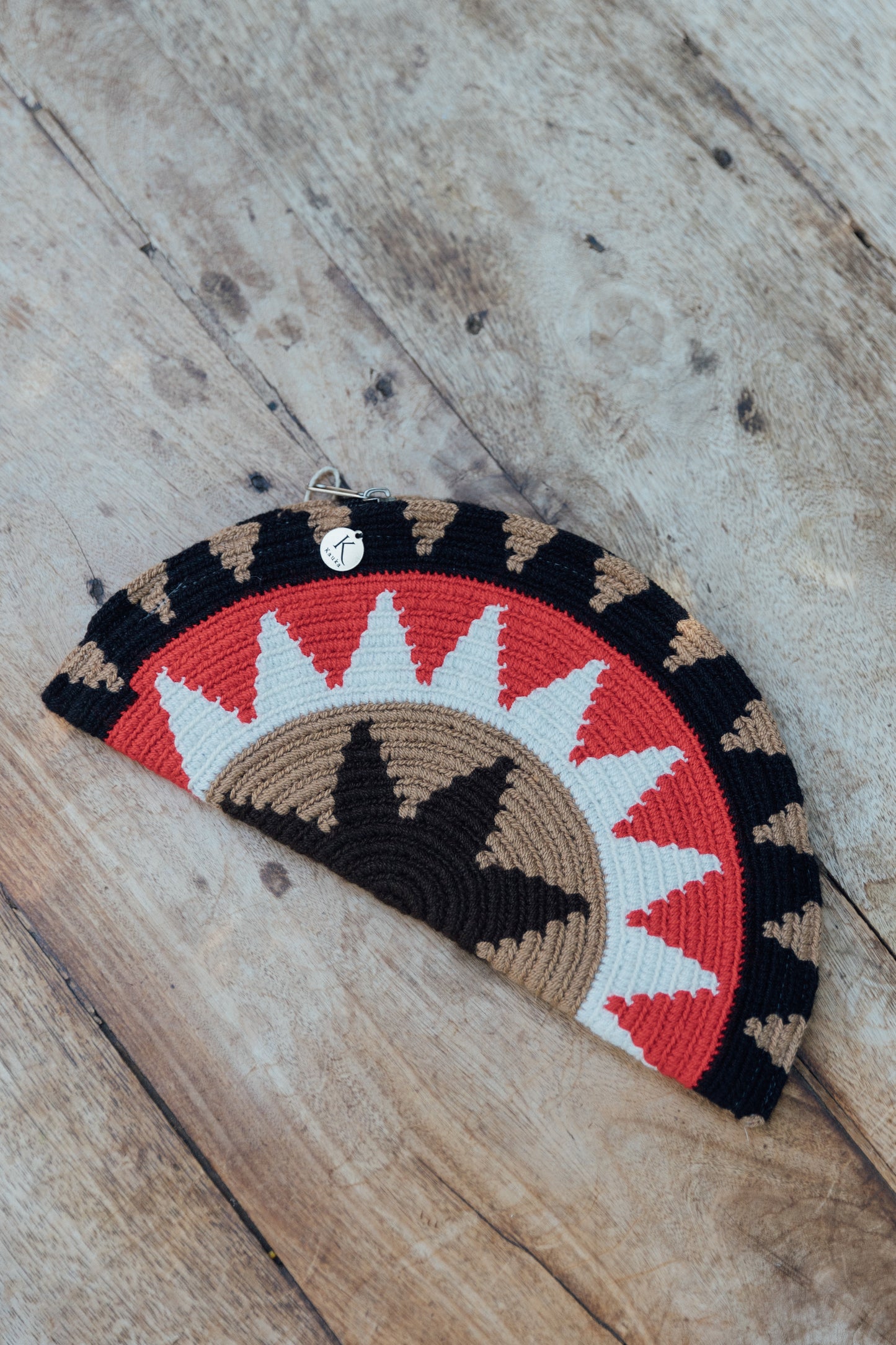 Cartera abanico beige y rojo